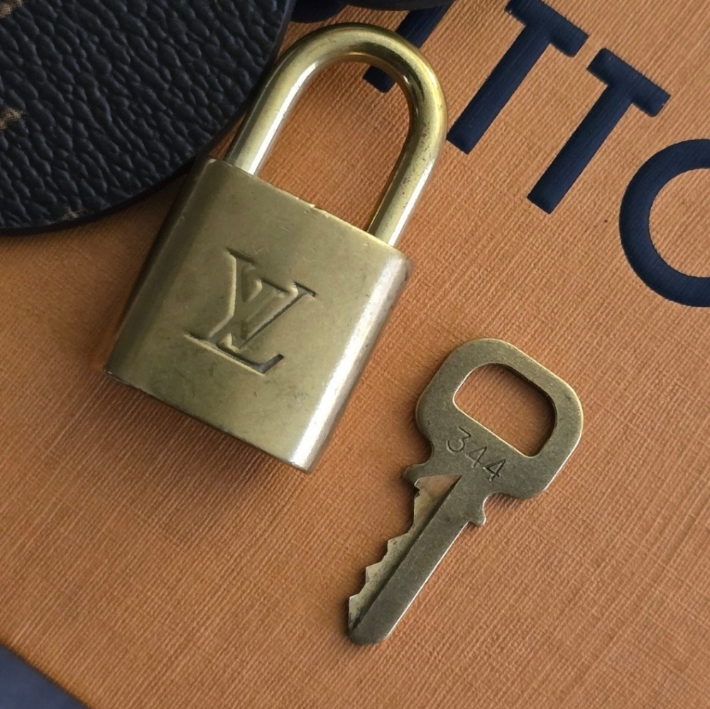 💛Louis Vuitton Gold Lock & Key Set💛 - Picture 10 of 12